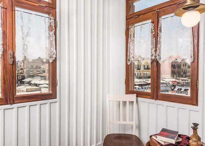 Plaza Hriszí Aktí Haniá